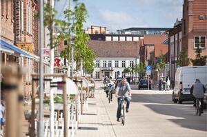 Bild vergrößern: Fahrradfahrer Lindenstraße