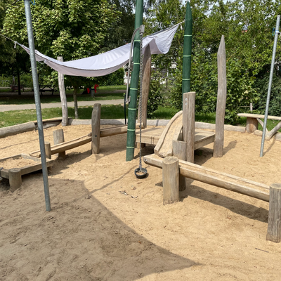 Bild vergr&ouml;&szlig;ern: Kita Gillhoff  - Matschanlage und Sandplatz