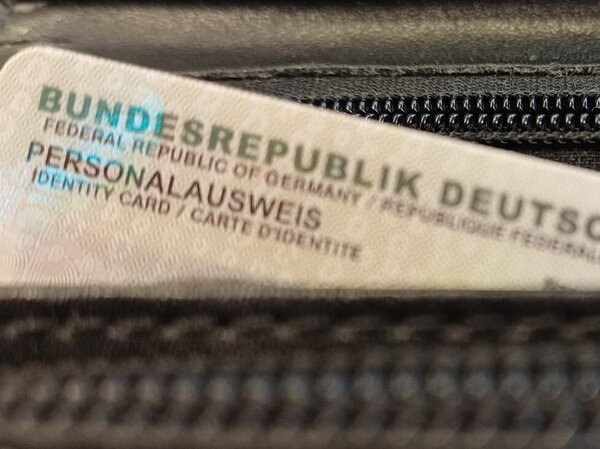 Bild vergr&ouml;&szlig;ern: Personalausweis