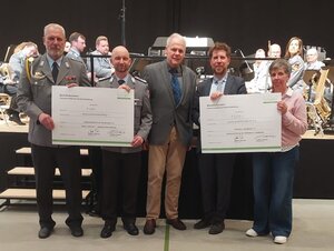 Bild vergr&ouml;&szlig;ern: Spenden&uuml;bergabeBenefizkonzert