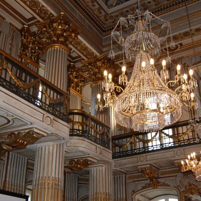 Bild vergr&ouml;&szlig;ern: Das Innere des Schlosses &uuml;berrascht