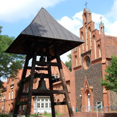 Bild vergrößern: Glockenturm der Stiftskirche